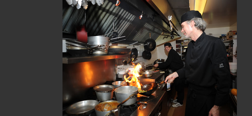 chefservingdinner